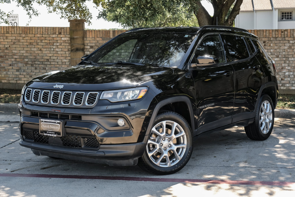 Used 2024 Jeep Compass Latitude AWD/4WD image 11