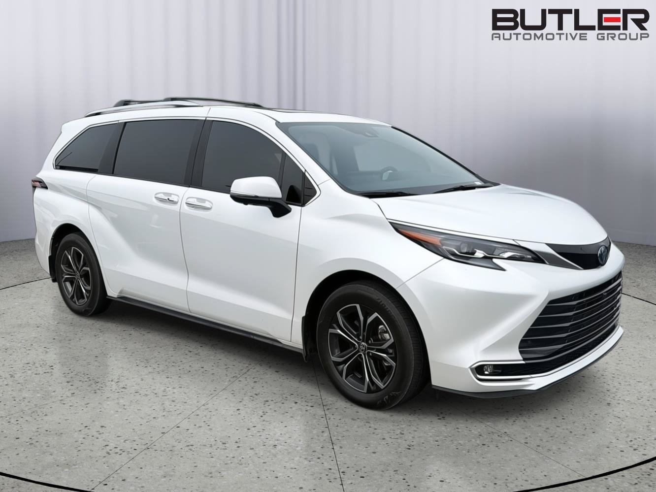 Used 2025 Toyota Sienna Platinum AWD/4WD image 5