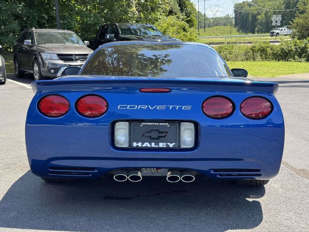 Used 2003 Chevrolet Corvette Coupe w/ Preferred Equipment Group RWD image 22