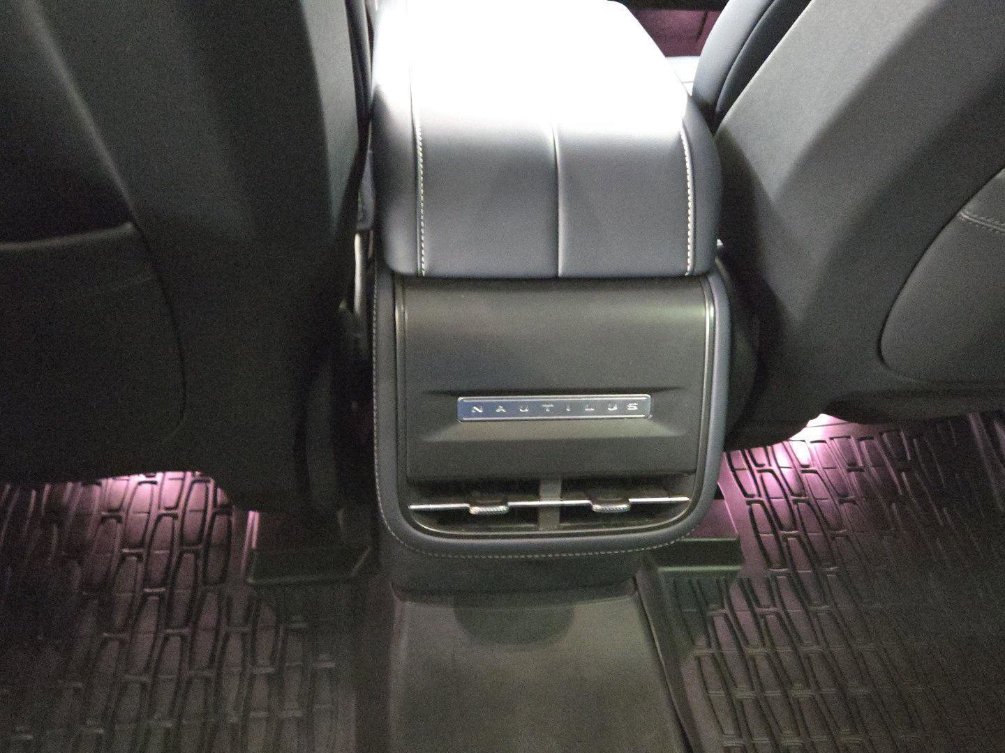 Used 2024 Lincoln Nautilus Reserve image 15