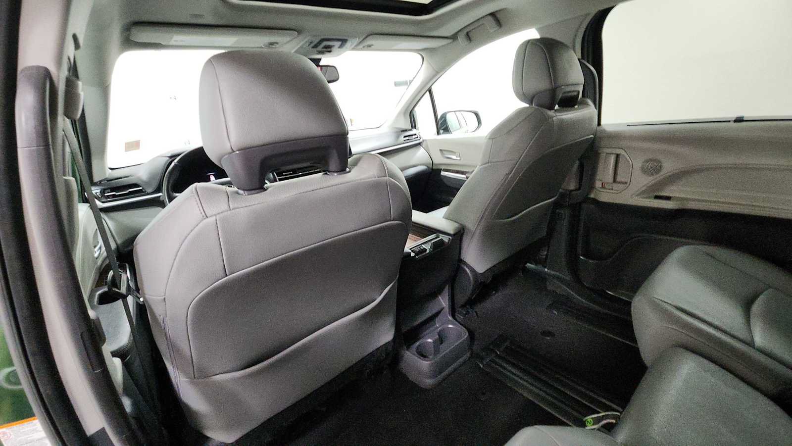 Certified 2024 Toyota Sienna XLE FWD image 27