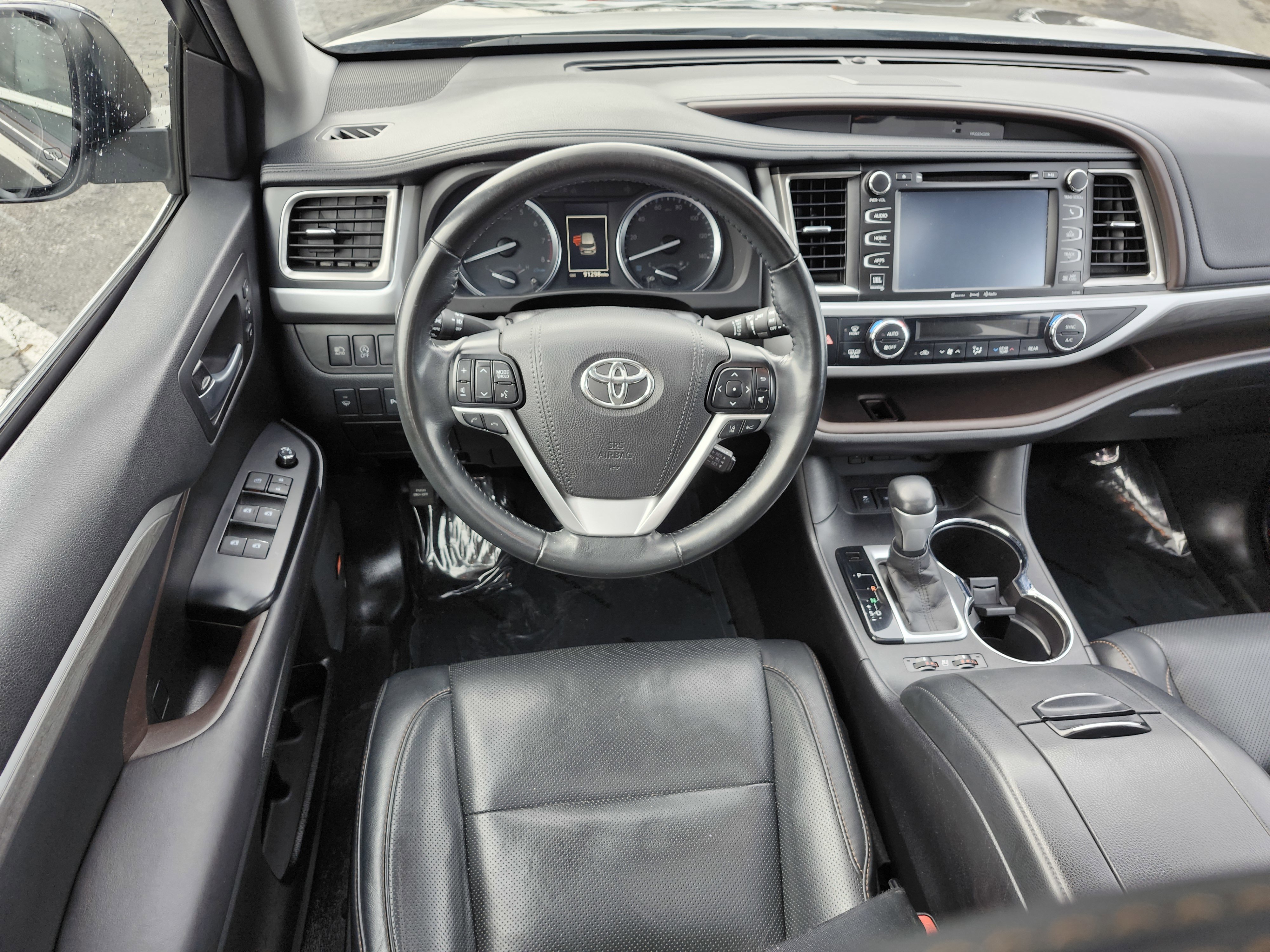 Used 2017 Toyota Highlander Limited image 32