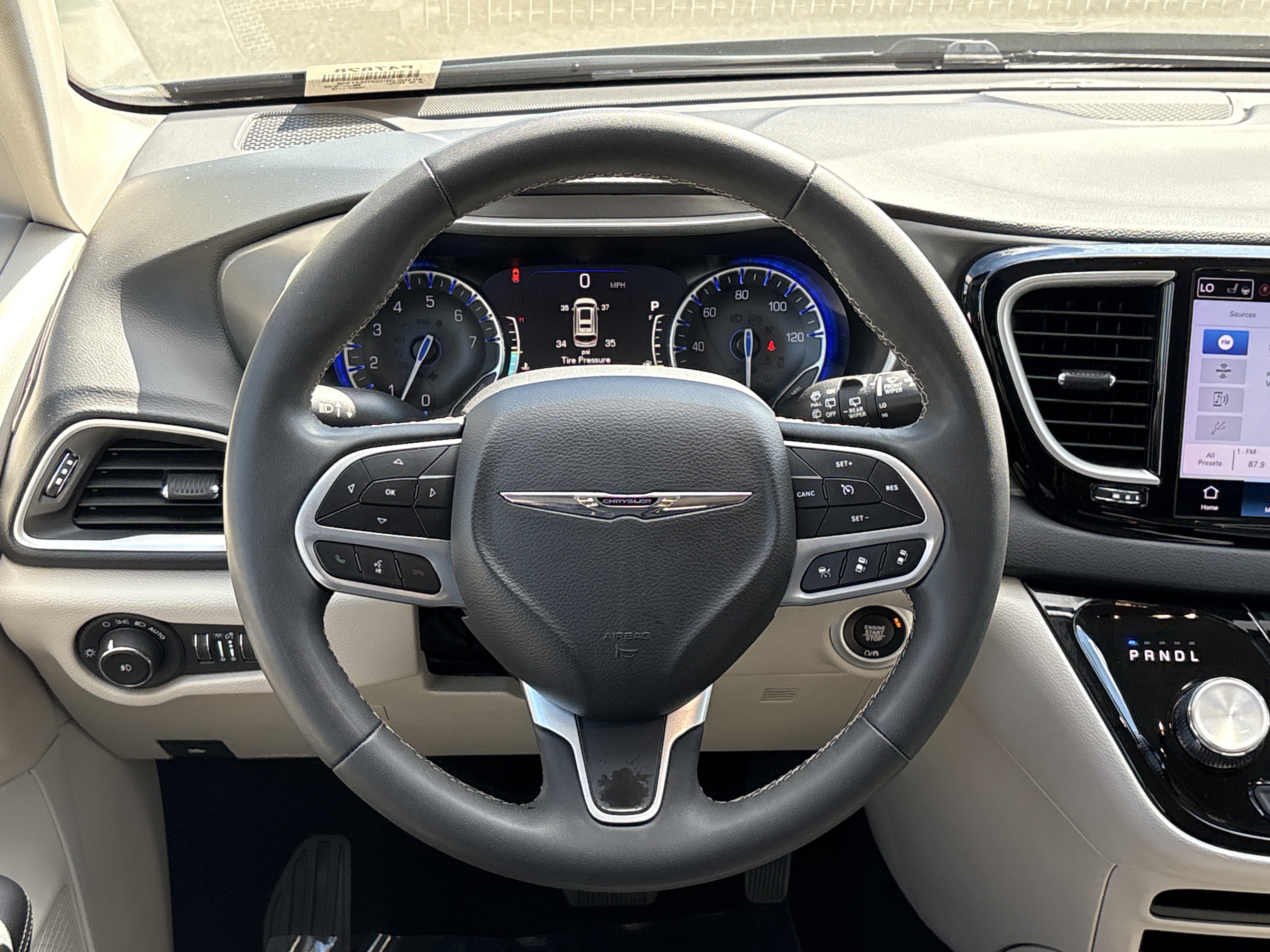 Used 2023 Chrysler Pacifica Touring-L FWD image 21