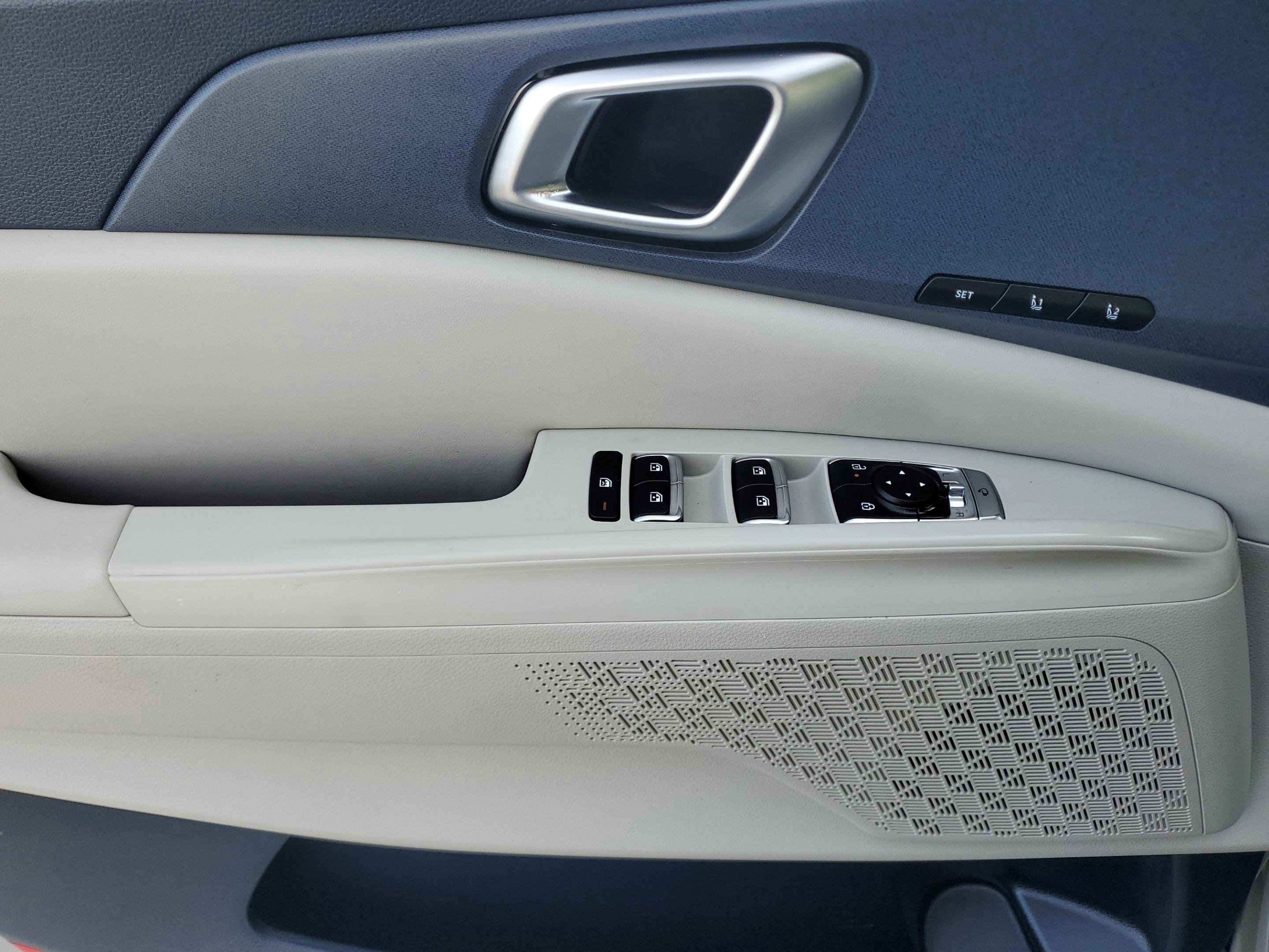 Certified 2025 Kia Carnival SX image 13