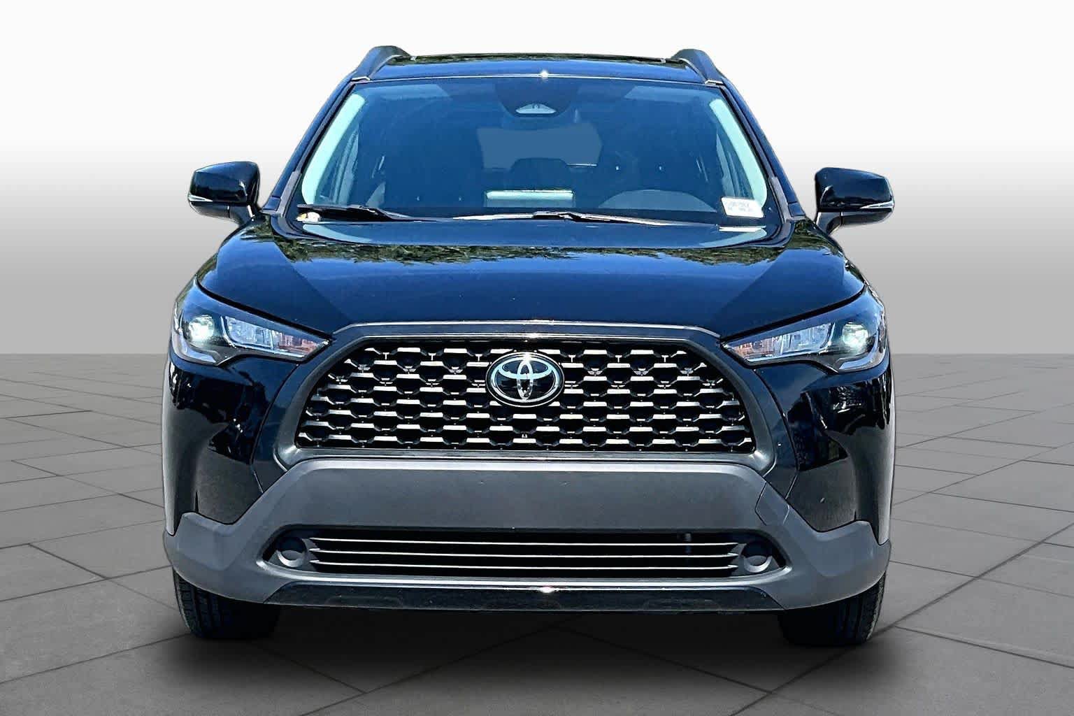 Used 2023 Toyota Corolla Cross LE w/ Moonroof Package FWD image 4