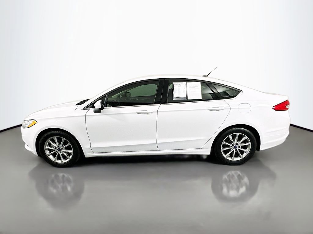 Used 2017 Ford Fusion SE image 4