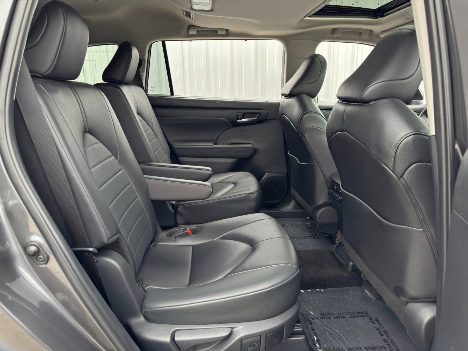 Used 2024 Toyota Highlander XLE image 40