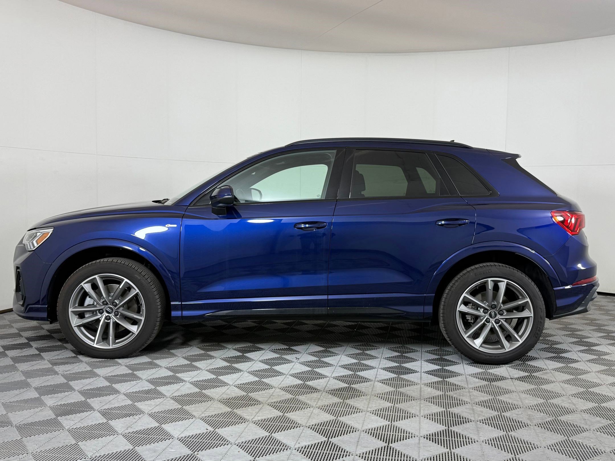 New 2025 Audi Q3 2.0T Premium image 2