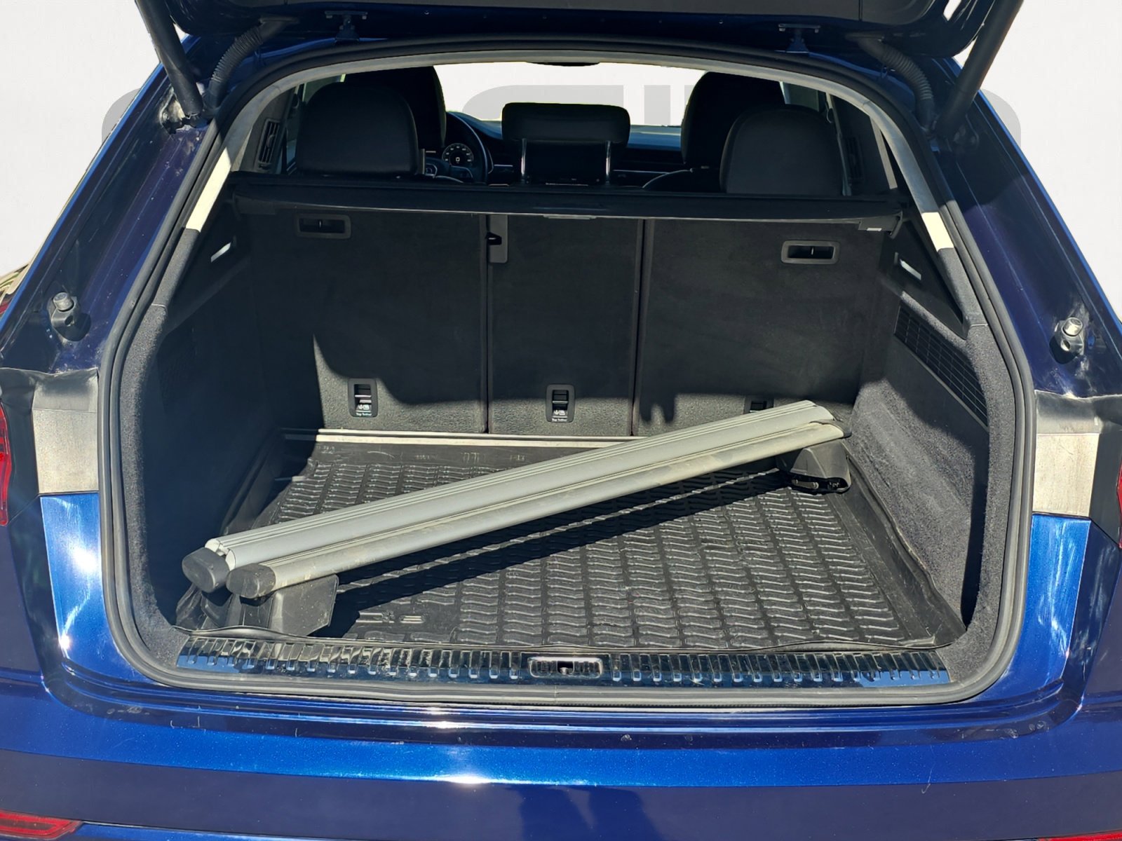 Used 2020 Audi Q8 Prestige image 12