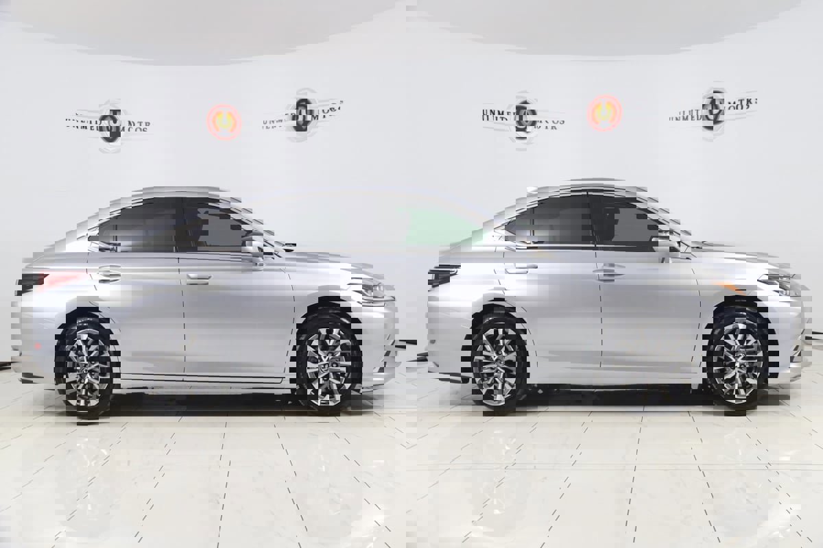 Used 2024 Lexus ES 350 w/ Accessory Package (Z2) image 2