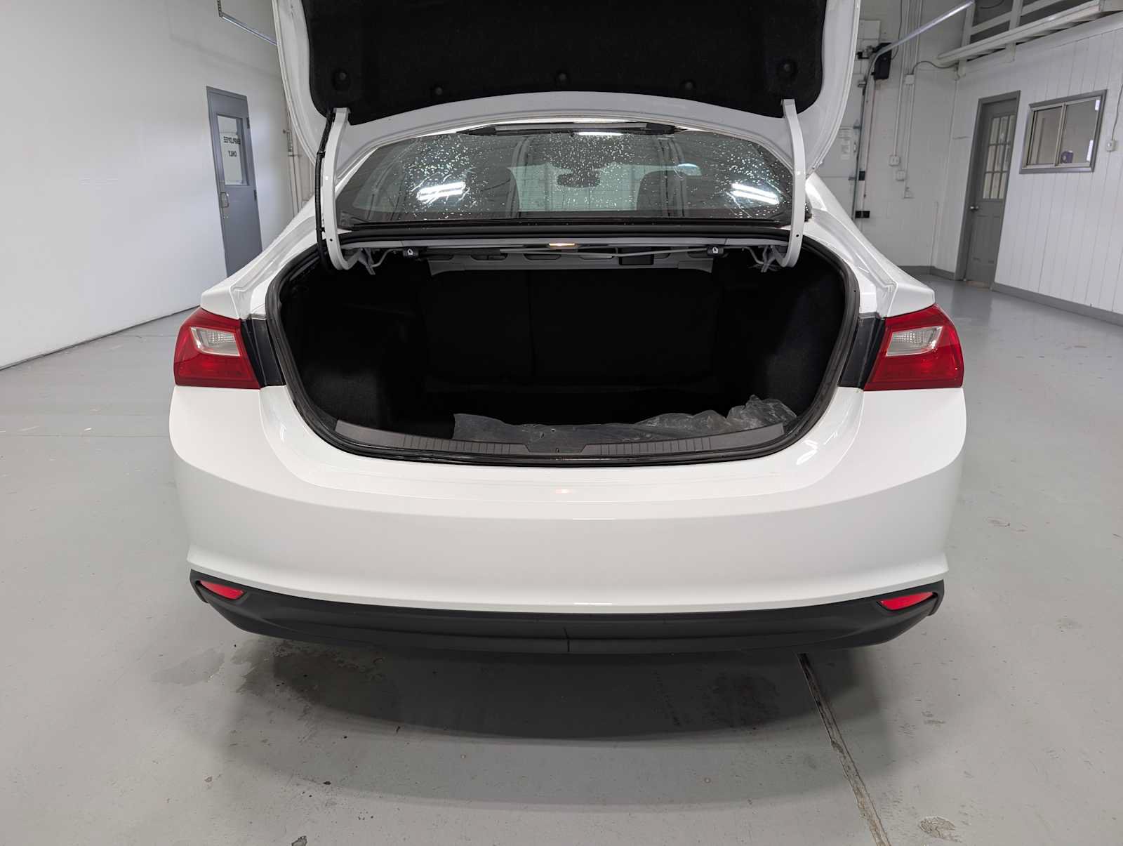 Used 2018 Chevrolet Malibu LS FWD image 35