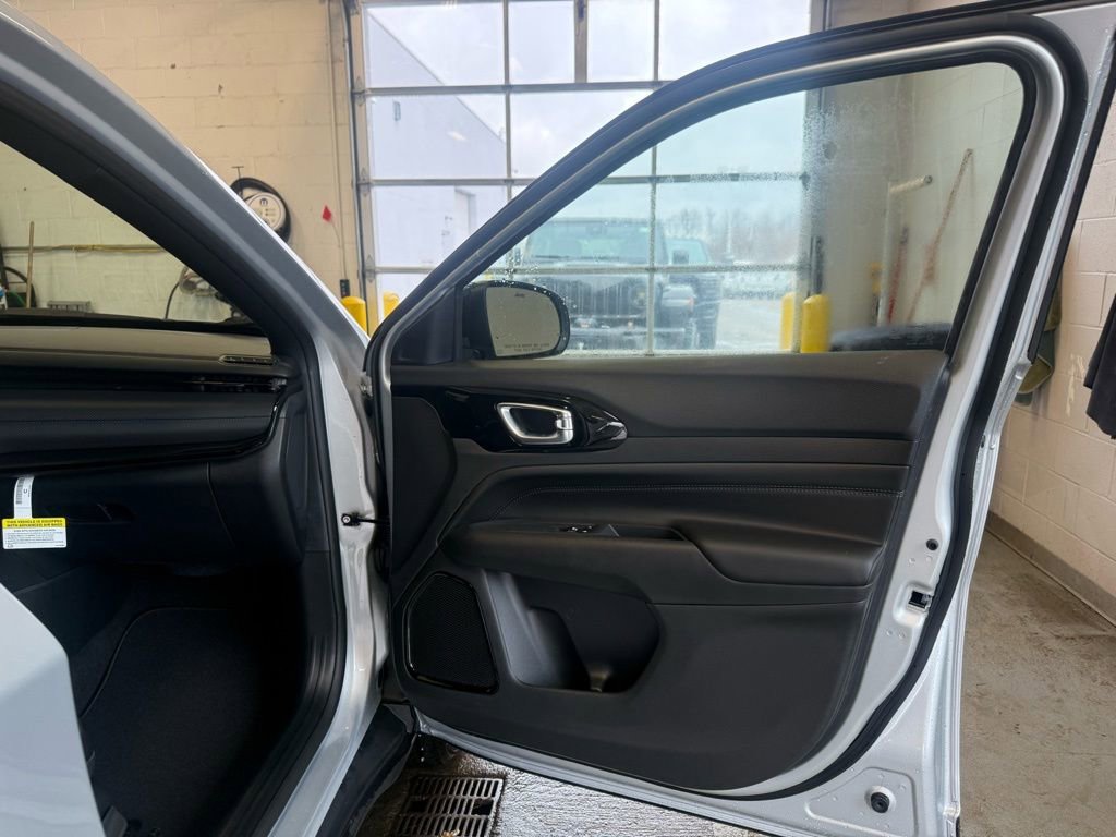 New 2026 Jeep Compass Latitude AWD/4WD image 20