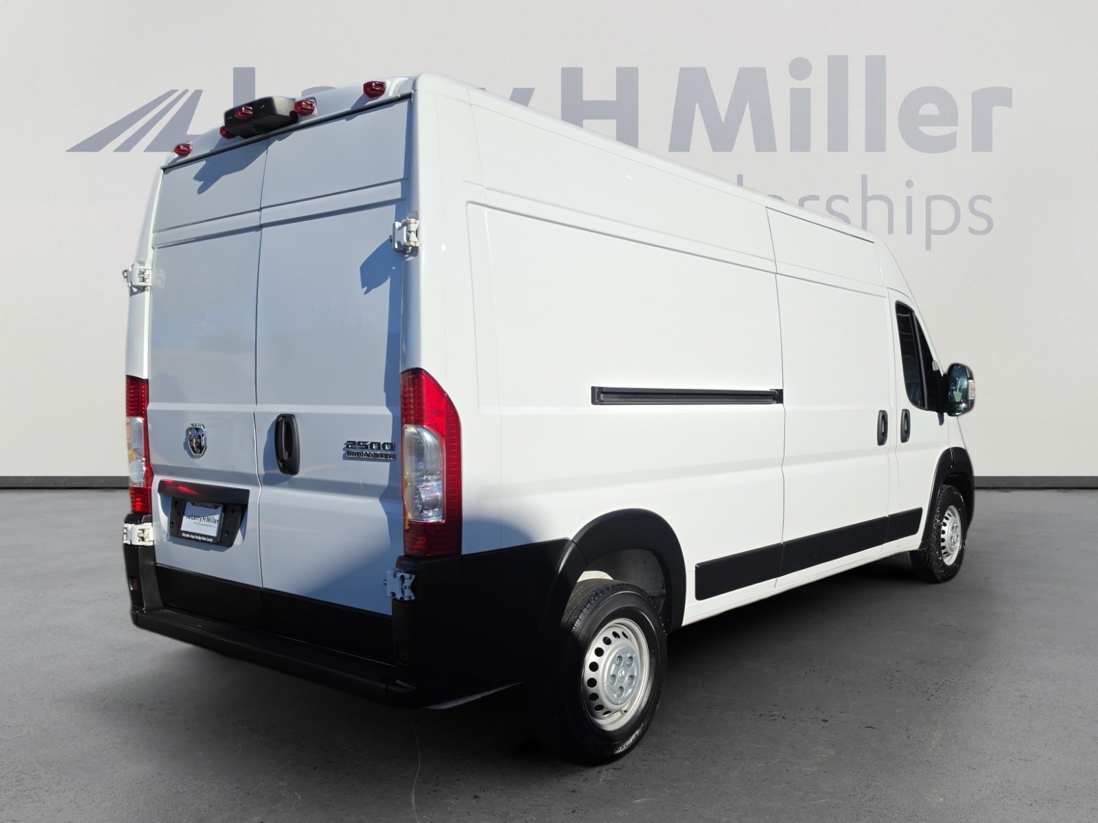 Used 2025 RAM ProMaster 2500 w/ Convenience Group FWD image 5