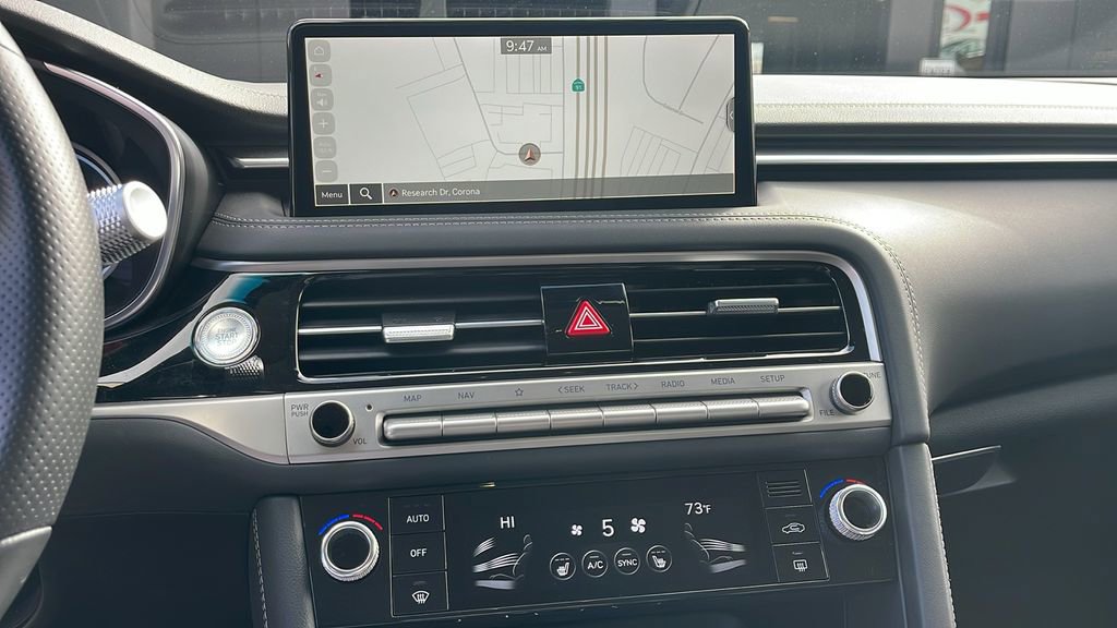 Used 2025 Genesis G70 2.5T image 18