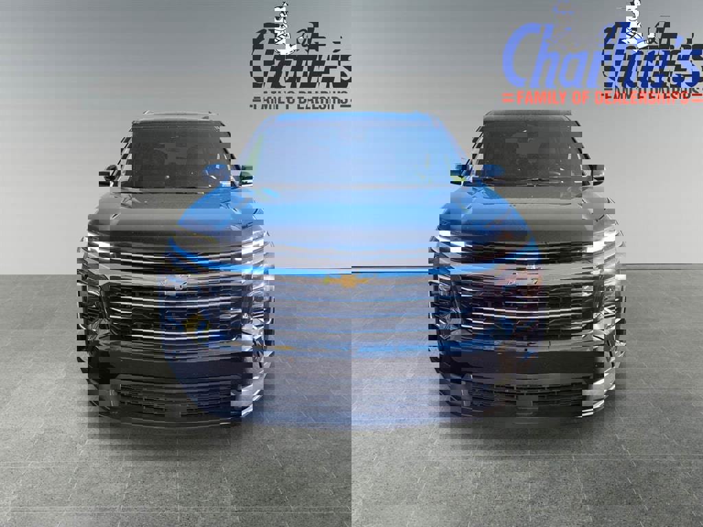 Used 2025 Chevrolet Traverse LT AWD/4WD image 2