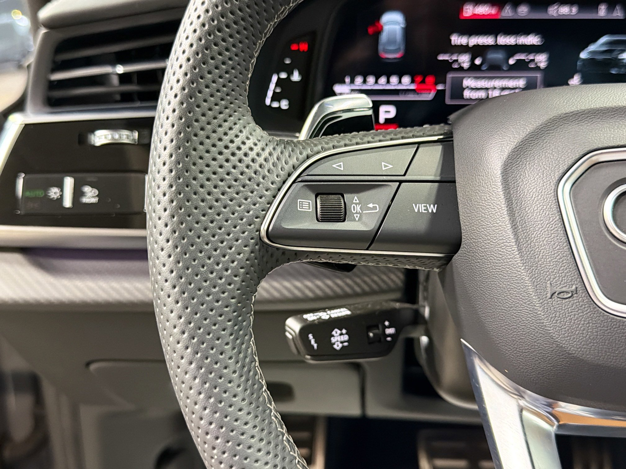 Used 2024 Audi RS Q8 image 36