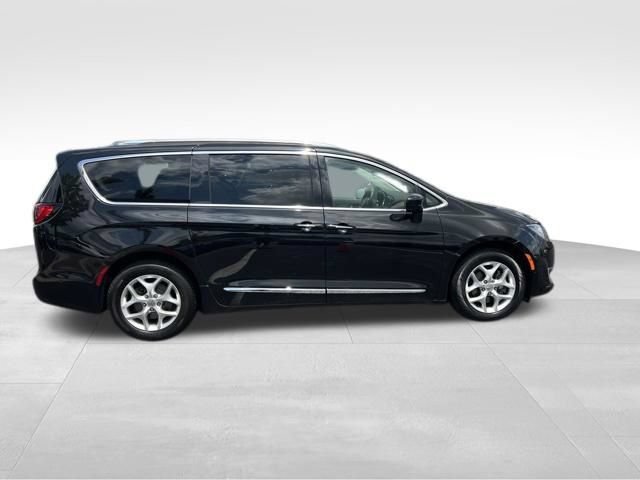 Used 2020 Chrysler Pacifica Touring-L Plus w/ Tire & Wheel Group FWD image 8