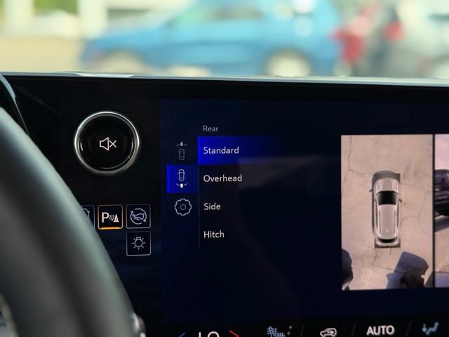 Used 2025 Chevrolet Equinox EV LT FWD image 4