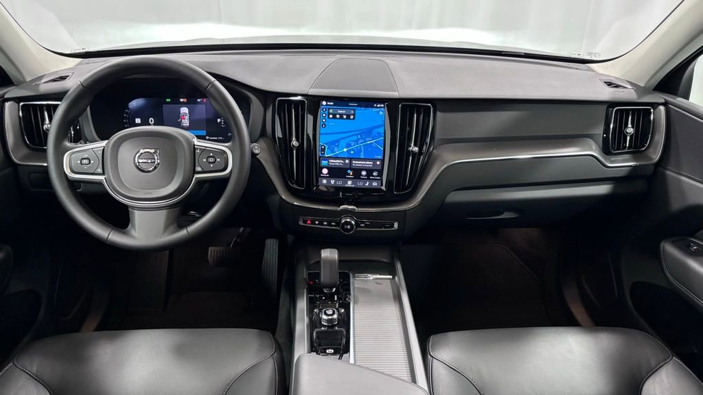 Certified 2025 Volvo XC60 B5 Core AWD/4WD image 2