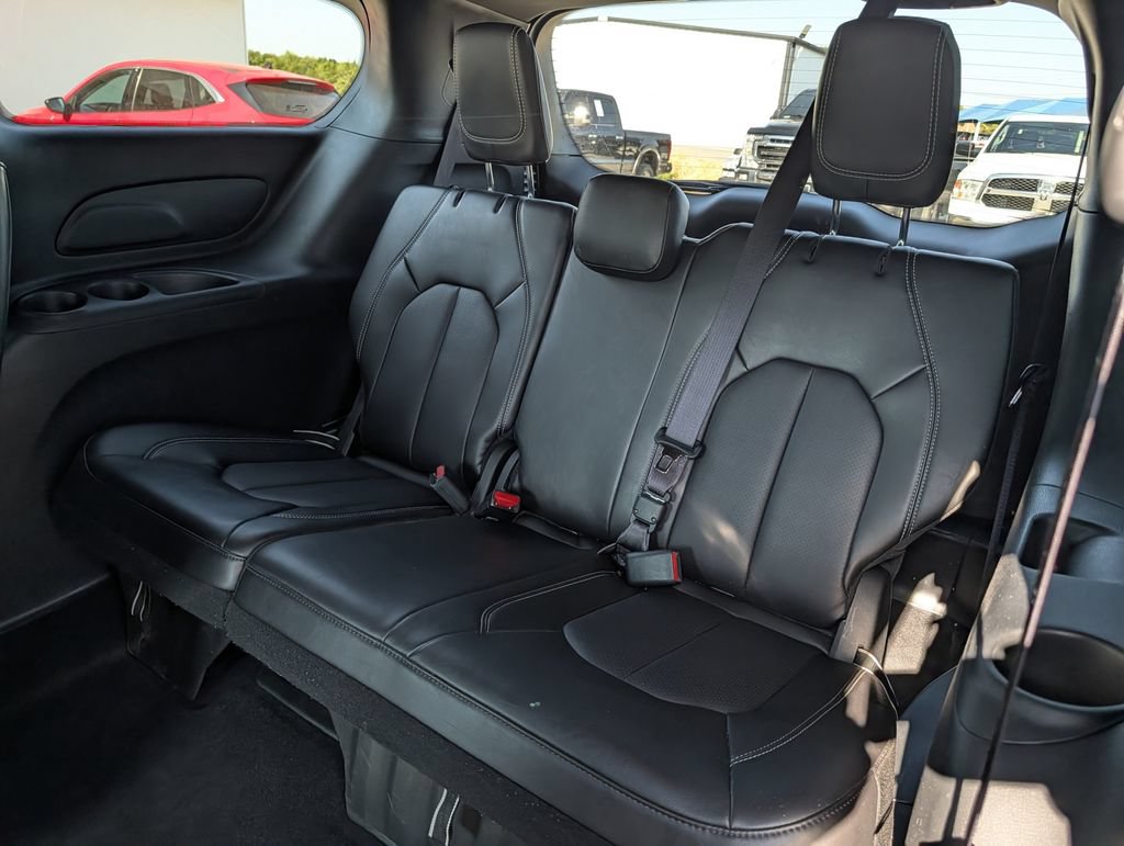 Used 2026 Chrysler Pacifica Select FWD image 26