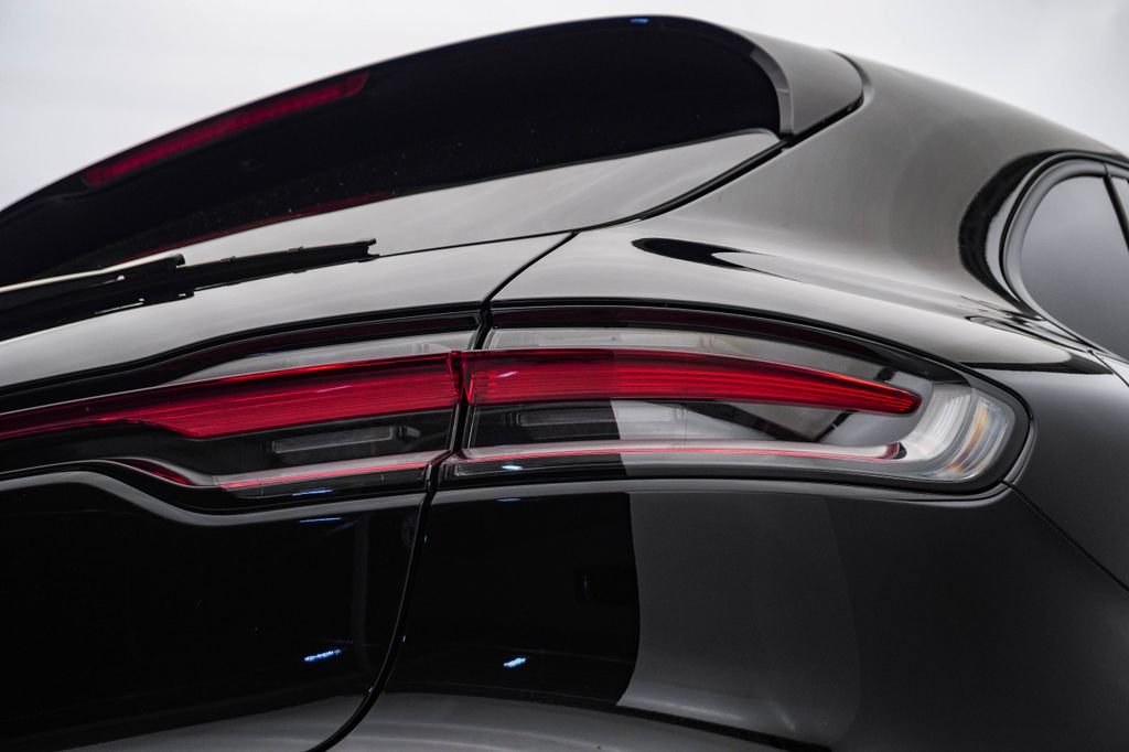 Certified 2026 Porsche Macan AWD/4WD image 12
