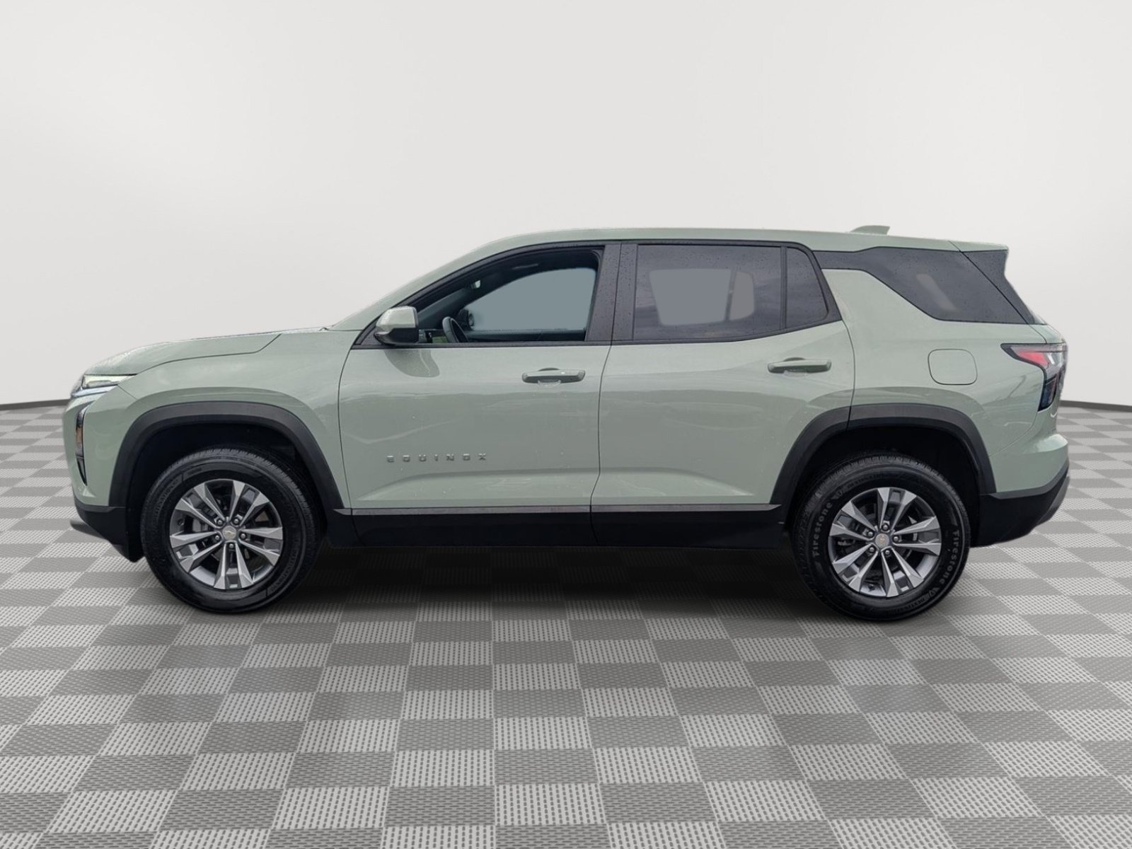 Used 2025 Chevrolet Equinox LT FWD image 2
