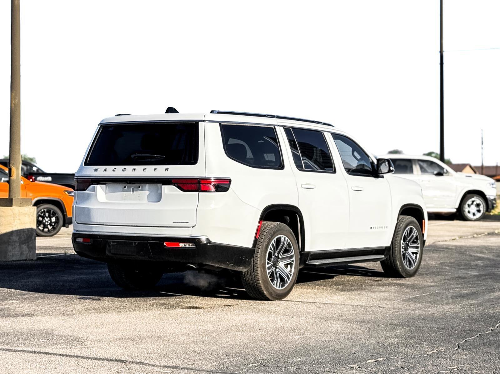 Used 2024 Jeep Wagoneer Series II w/ Flexible Seating Group image 5