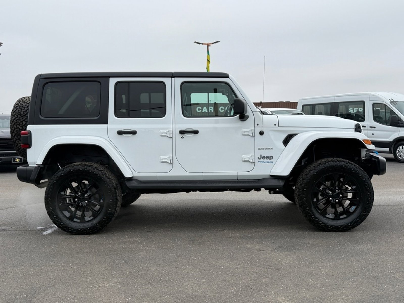 Used 2022 Jeep Wrangler Unlimited Sahara w/ Cold Weather Group image 9