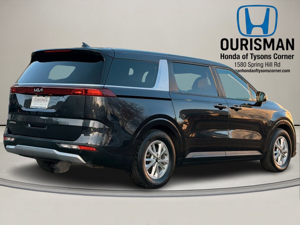 Used 2023 Kia Carnival LX image 3