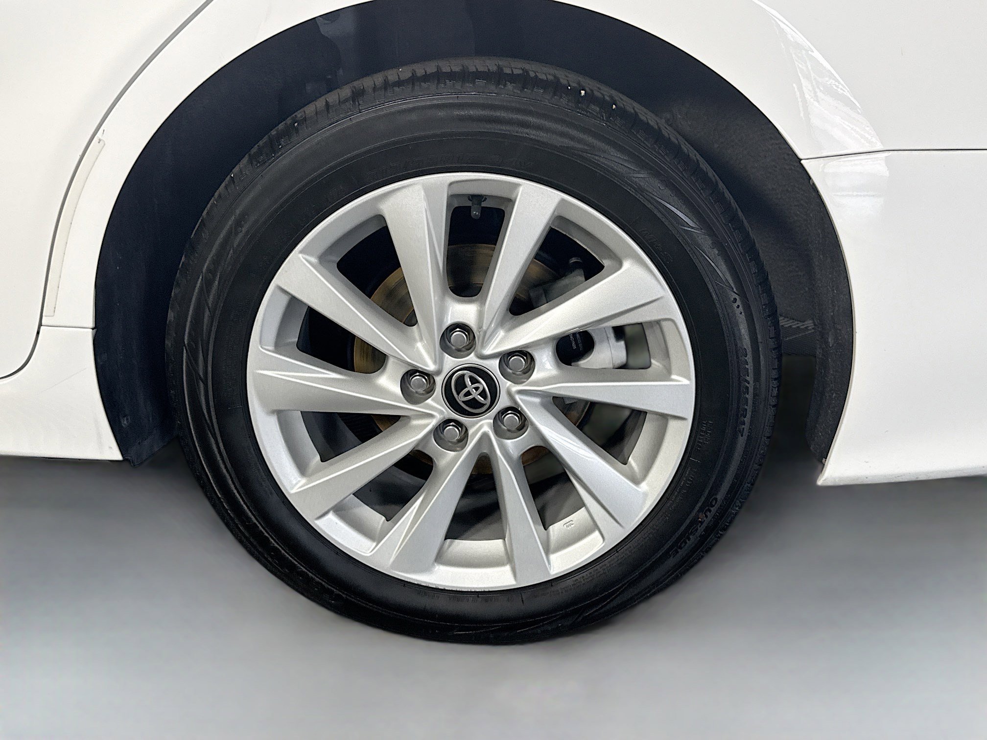 Used 2021 Toyota Camry LE FWD image 36