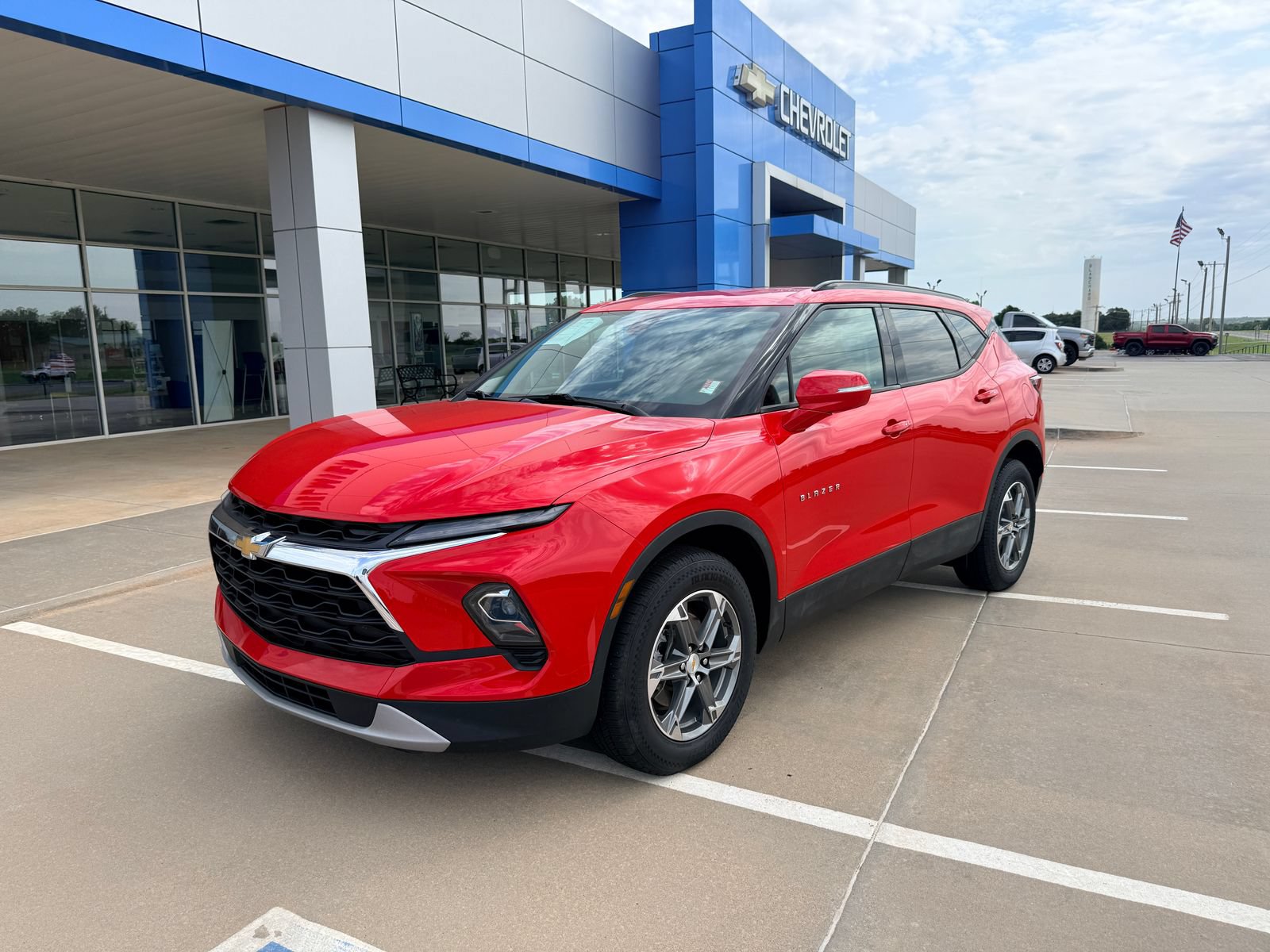 Used 2024 Chevrolet Blazer LT FWD image 2