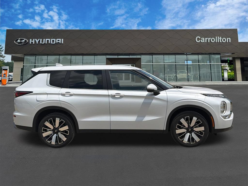 Used 2025 Mitsubishi Outlander SE FWD image 4