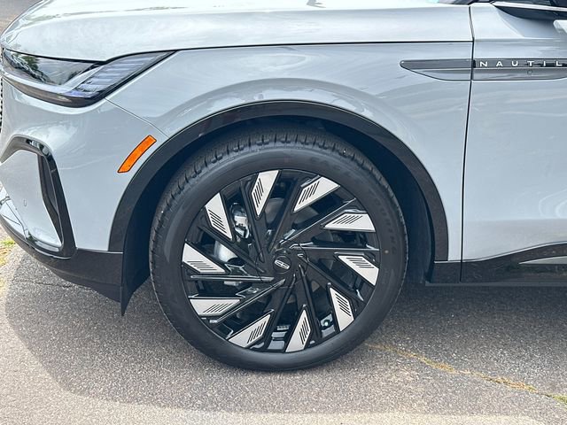 New 2026 Lincoln Nautilus Reserve w/ Jet Appearance Package AWD/4WD image 12