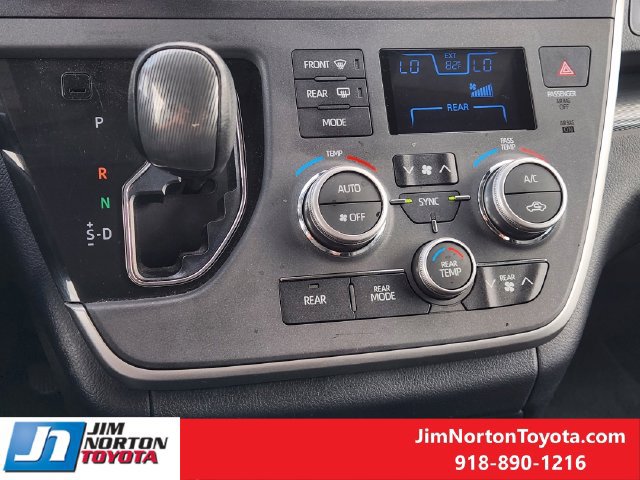 Used 2020 Toyota Sienna SE w/ SE Preferred Package FWD image 20