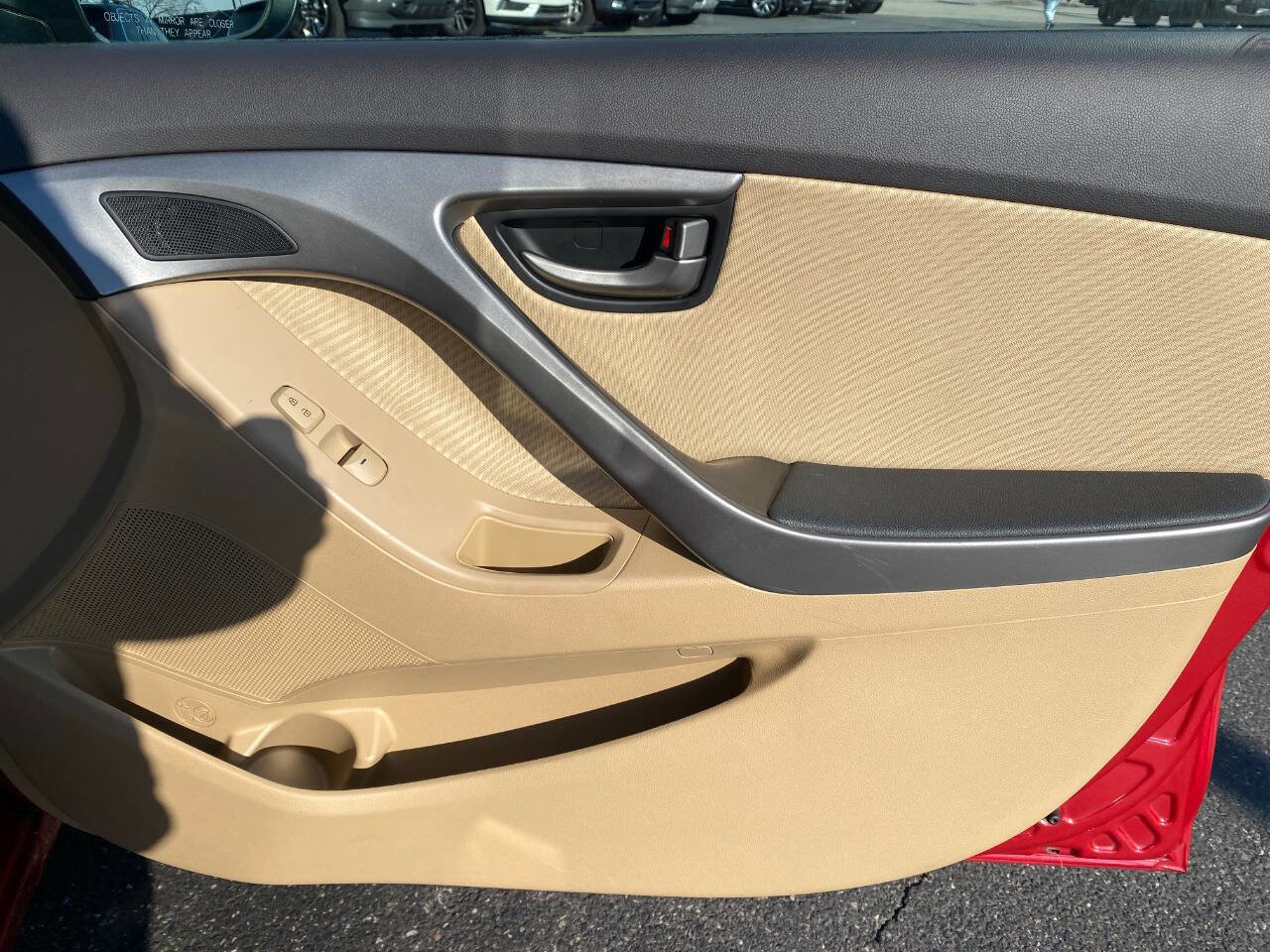 Used 2013 Hyundai Elantra GLS w/ Preferred Pkg image 31