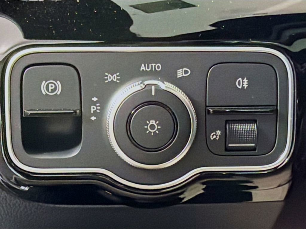 New 2026 Mercedes-Benz CLA 35 AMG 4MATIC image 11