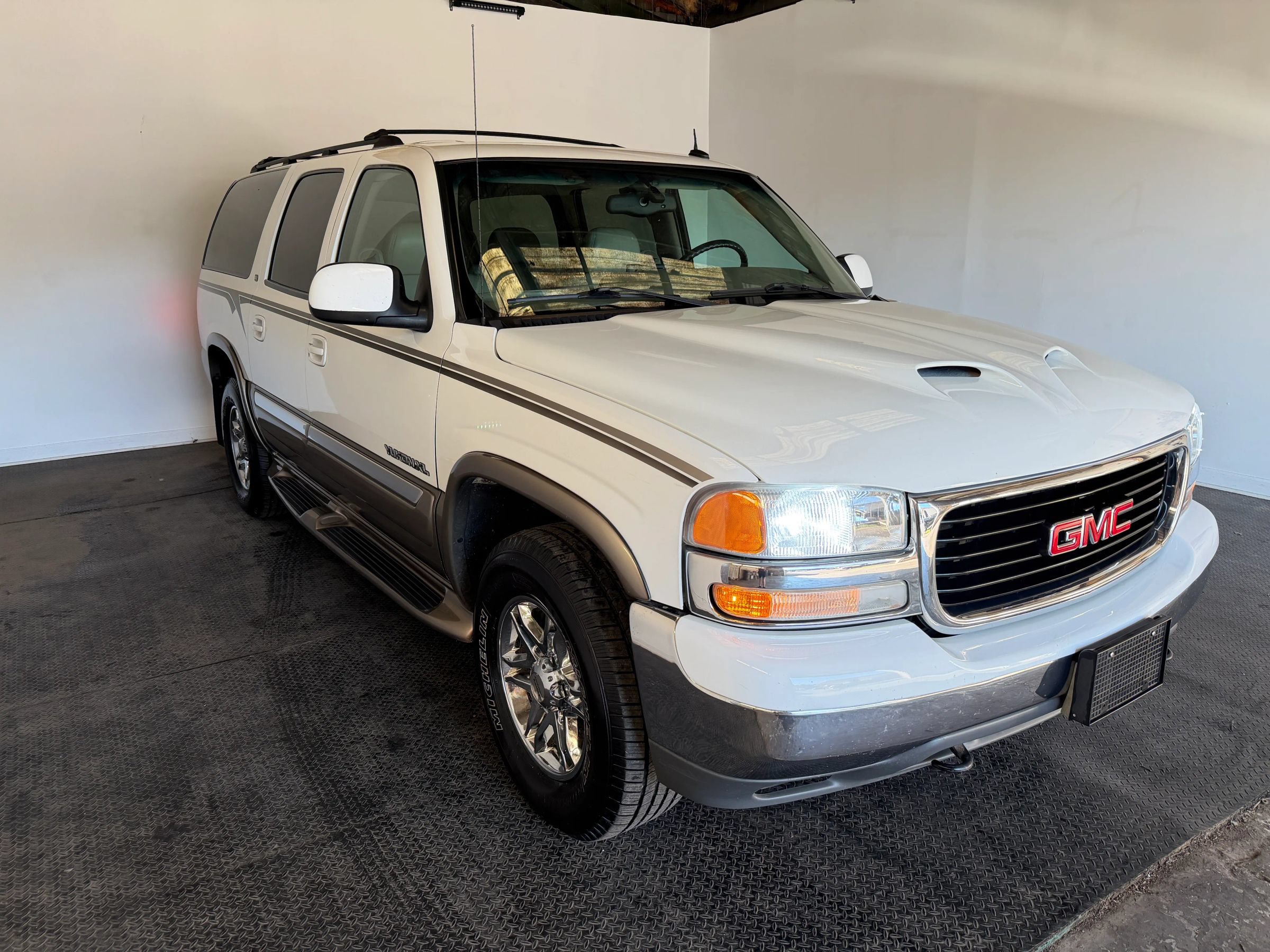 Used 2002 GMC Yukon XL SLT AWD/4WD image 2