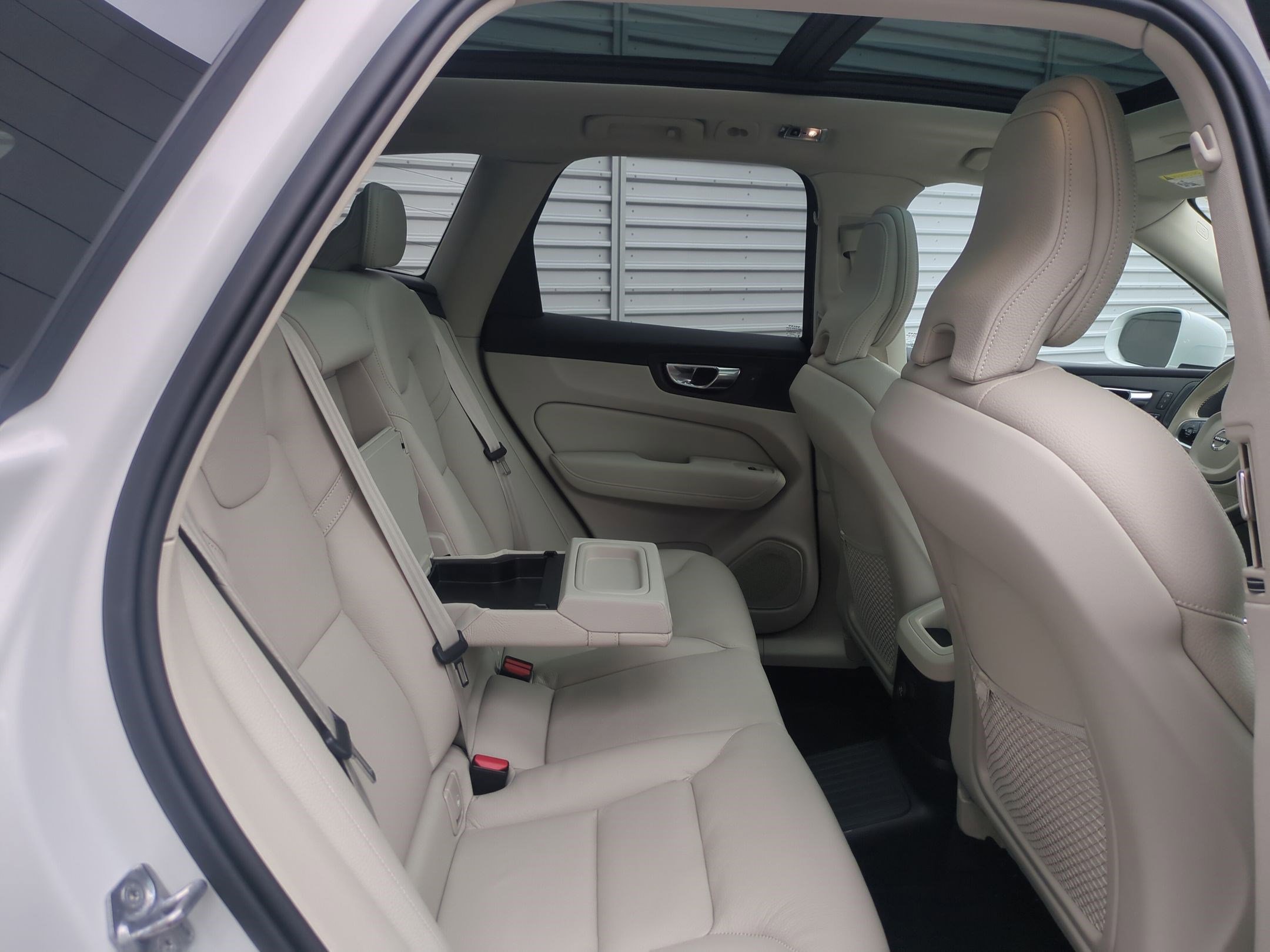 Used 2020 Volvo XC60 T8 Inscription w/ Protection Package Premier image 27