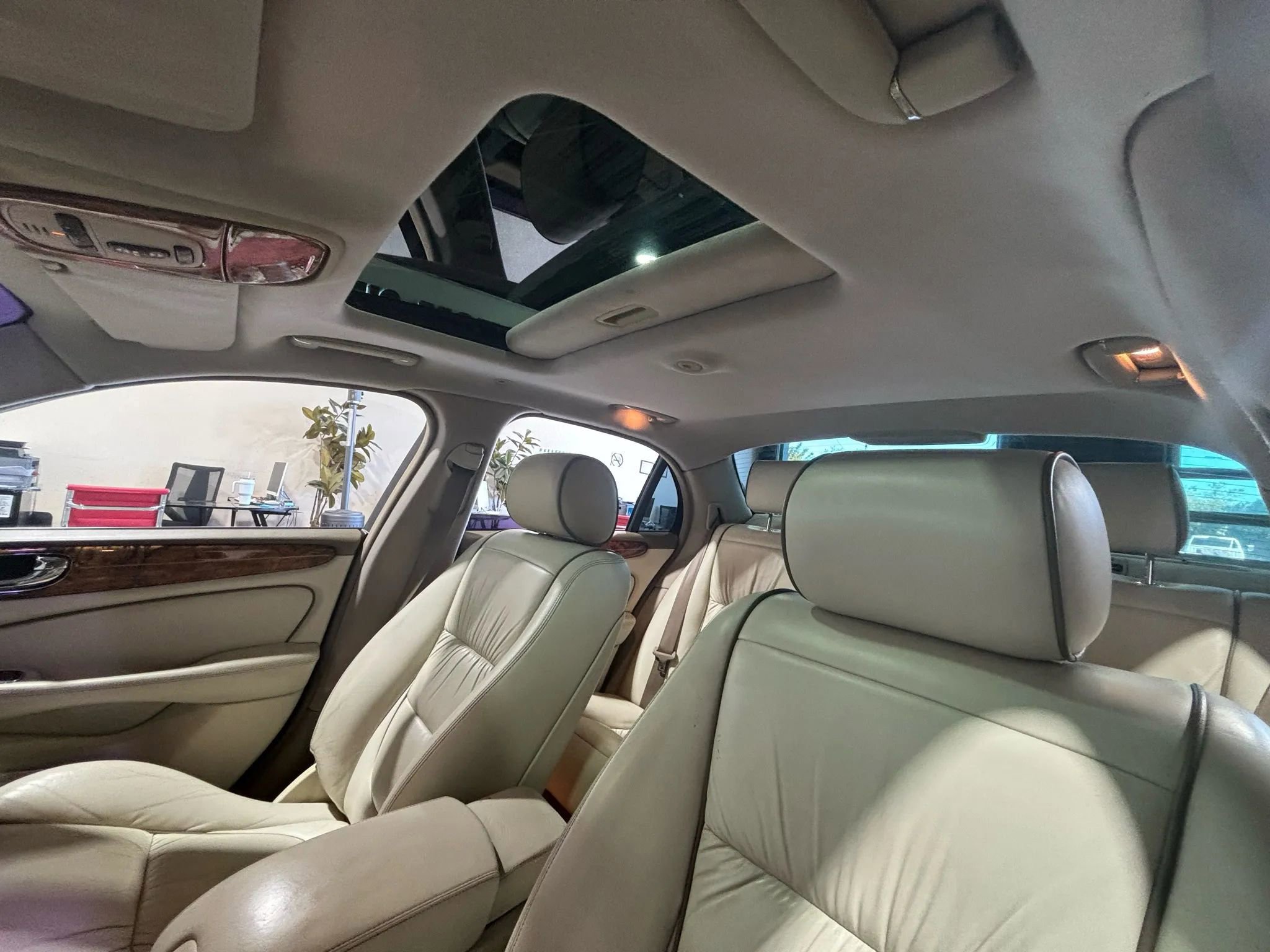 Used 2004 Jaguar XJ8 image 24