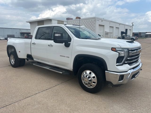 Used 2025 Chevrolet Silverado 3500 LTZ w/ LTZ Plus Package AWD/4WD image 10