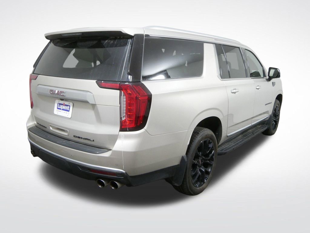 Used 2024 GMC Yukon XL Denali AWD/4WD image 4