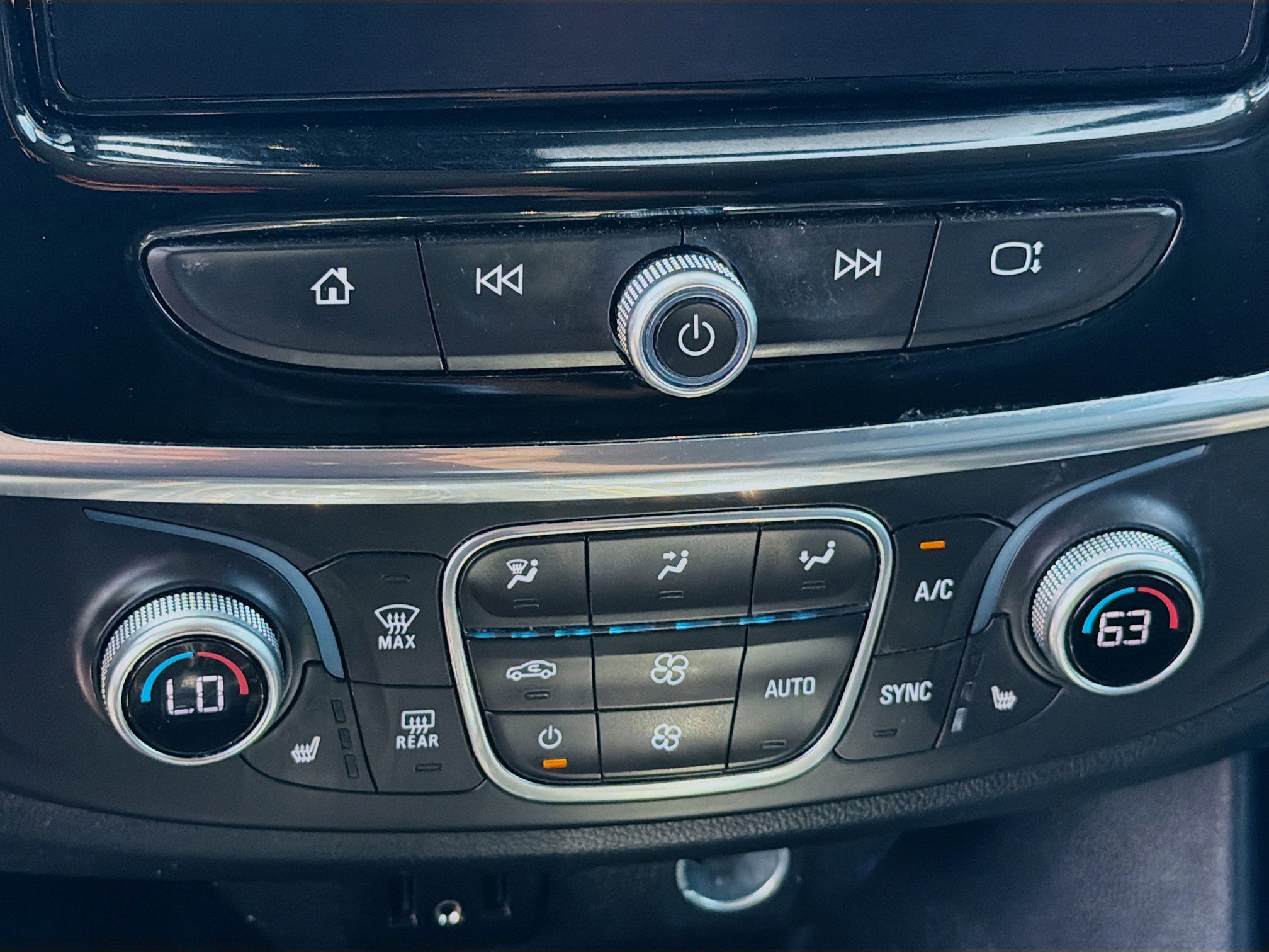 Used 2018 Chevrolet Traverse LT FWD image 15