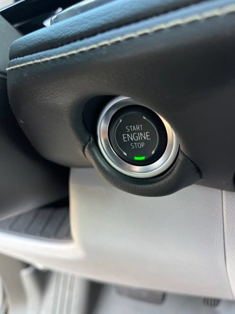 Used 2025 Chevrolet Suburban Premier RWD image 23