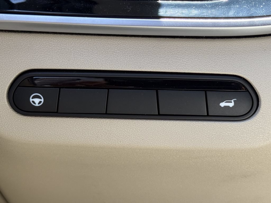 Used 2023 INFINITI QX60 Luxe w/ Cargo Package AWD/4WD image 32