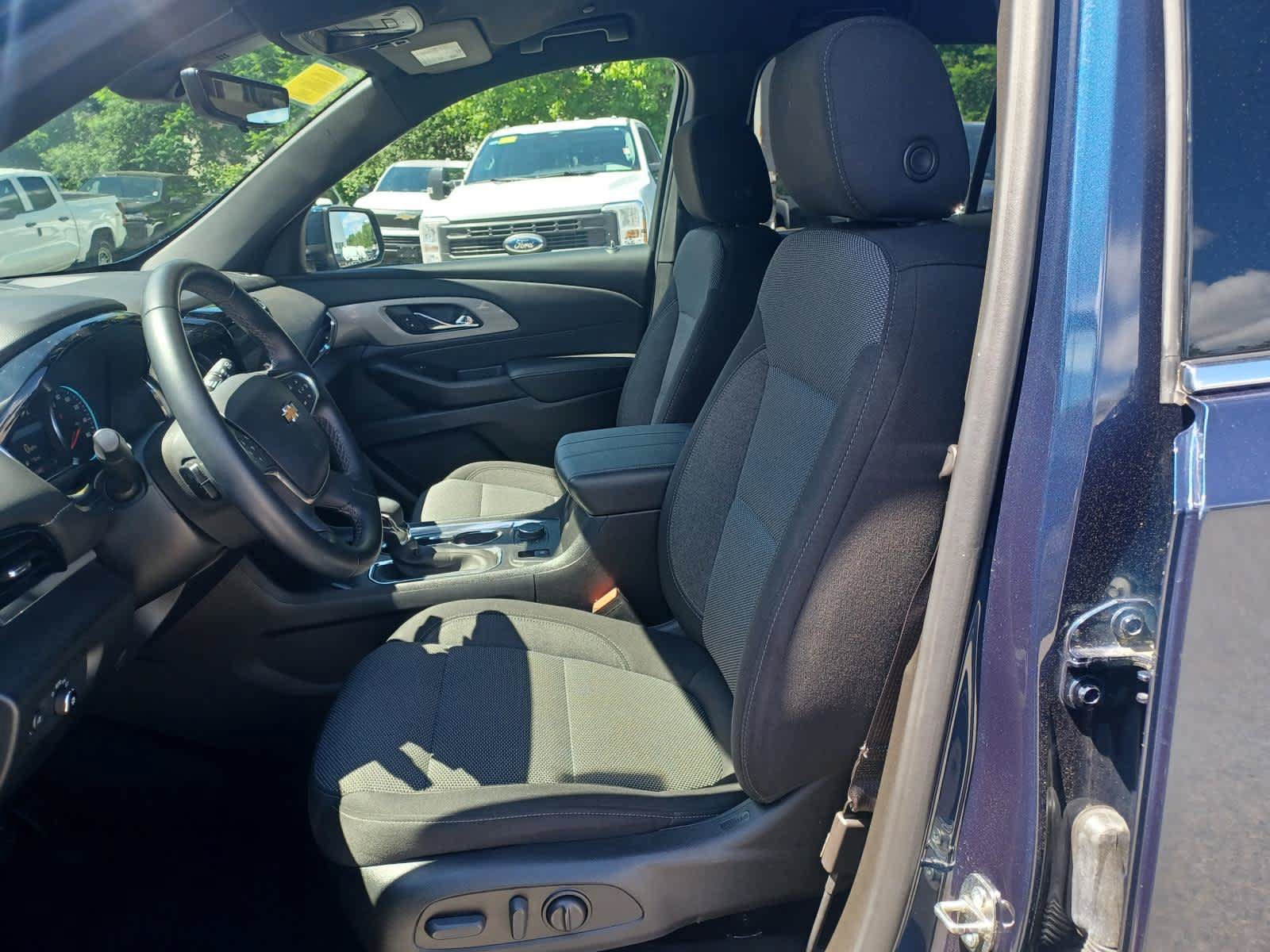 Used 2023 Chevrolet Traverse LT w/ Rear Camera Mirror Package AWD/4WD image 7