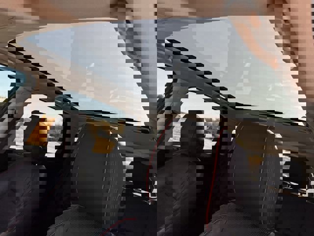 Used 2017 Land Rover Discovery Sport HSE image 19