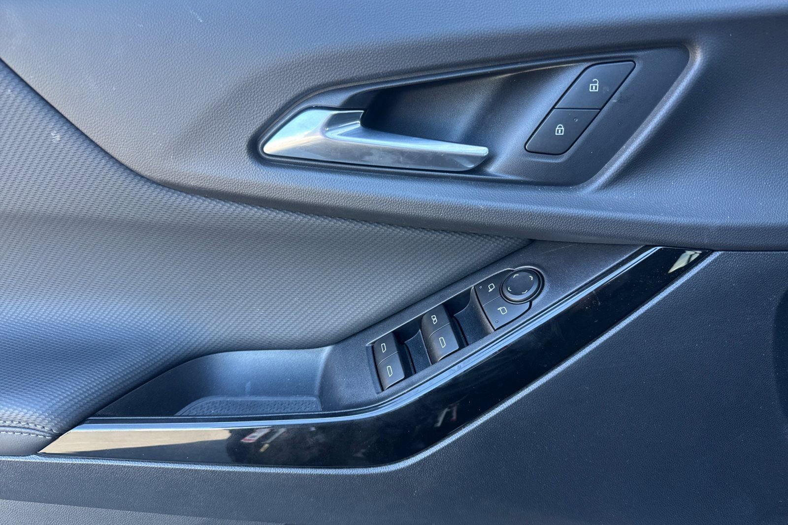 Used 2026 Chevrolet Equinox LT image 12