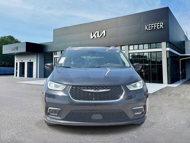 Used 2022 Chrysler Pacifica Touring-L FWD image 3