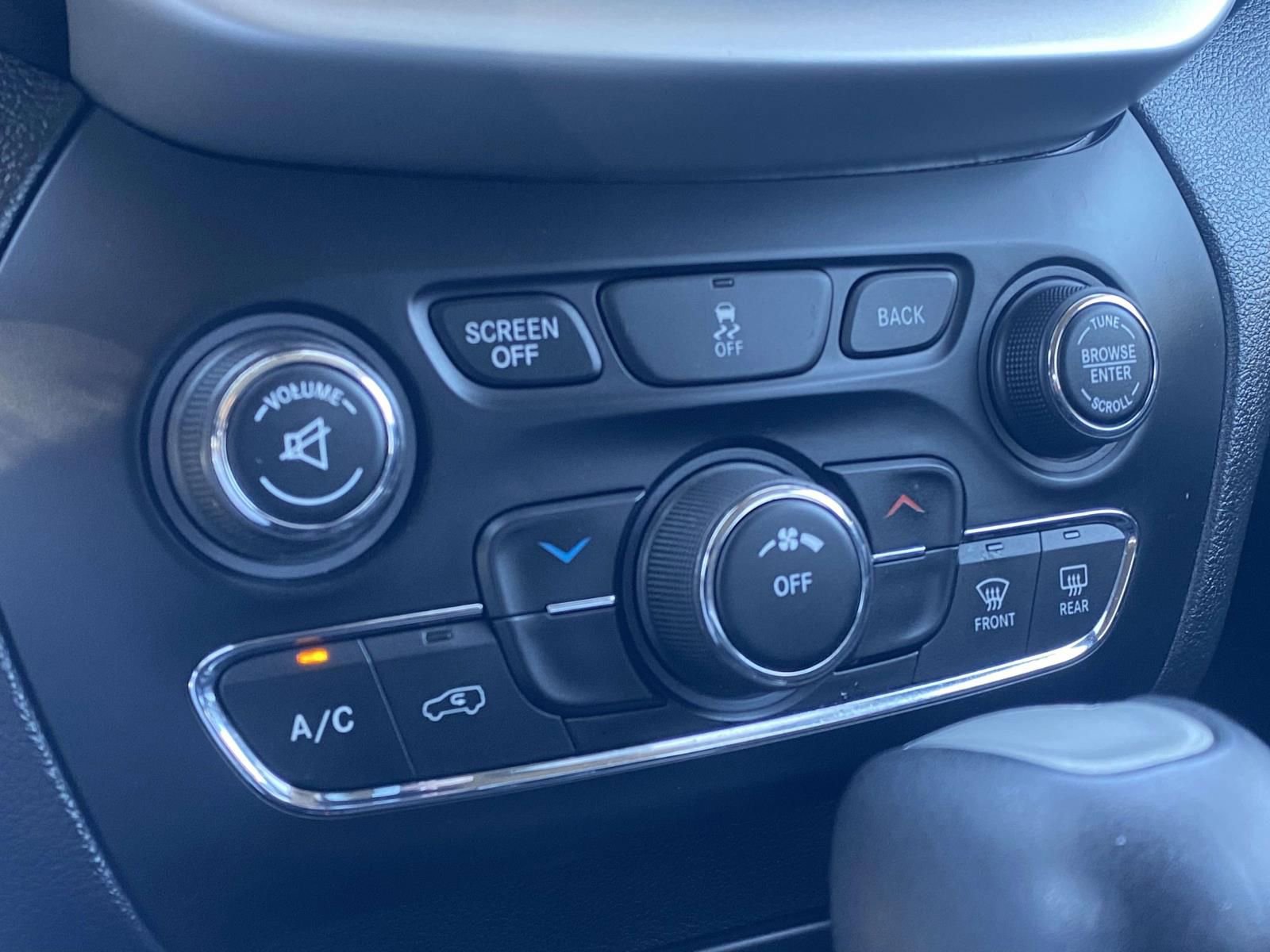 Used 2018 Jeep Cherokee Latitude Plus image 20