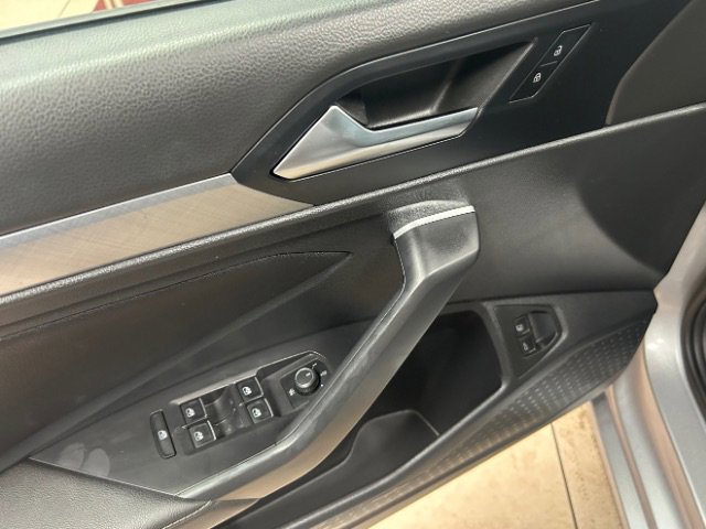 Used 2022 Volkswagen Jetta SE image 11